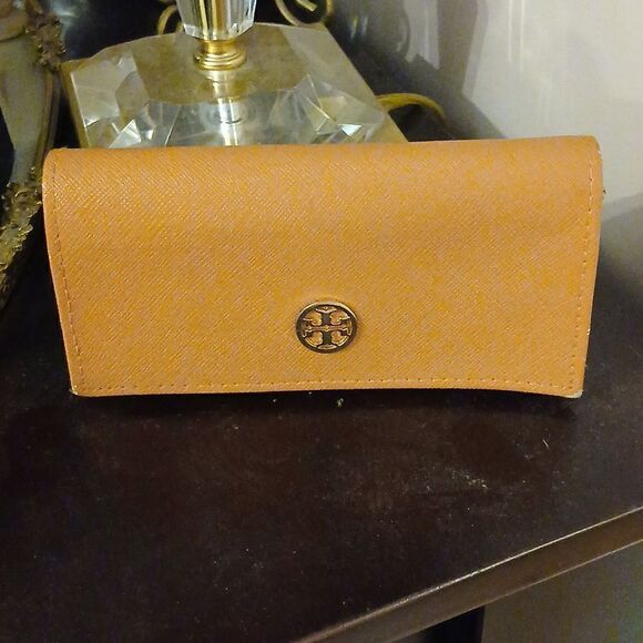 Tory Burch  - Picture 1 of 6